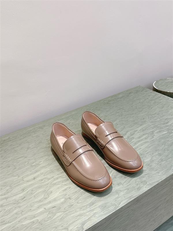 2025112812728576 310